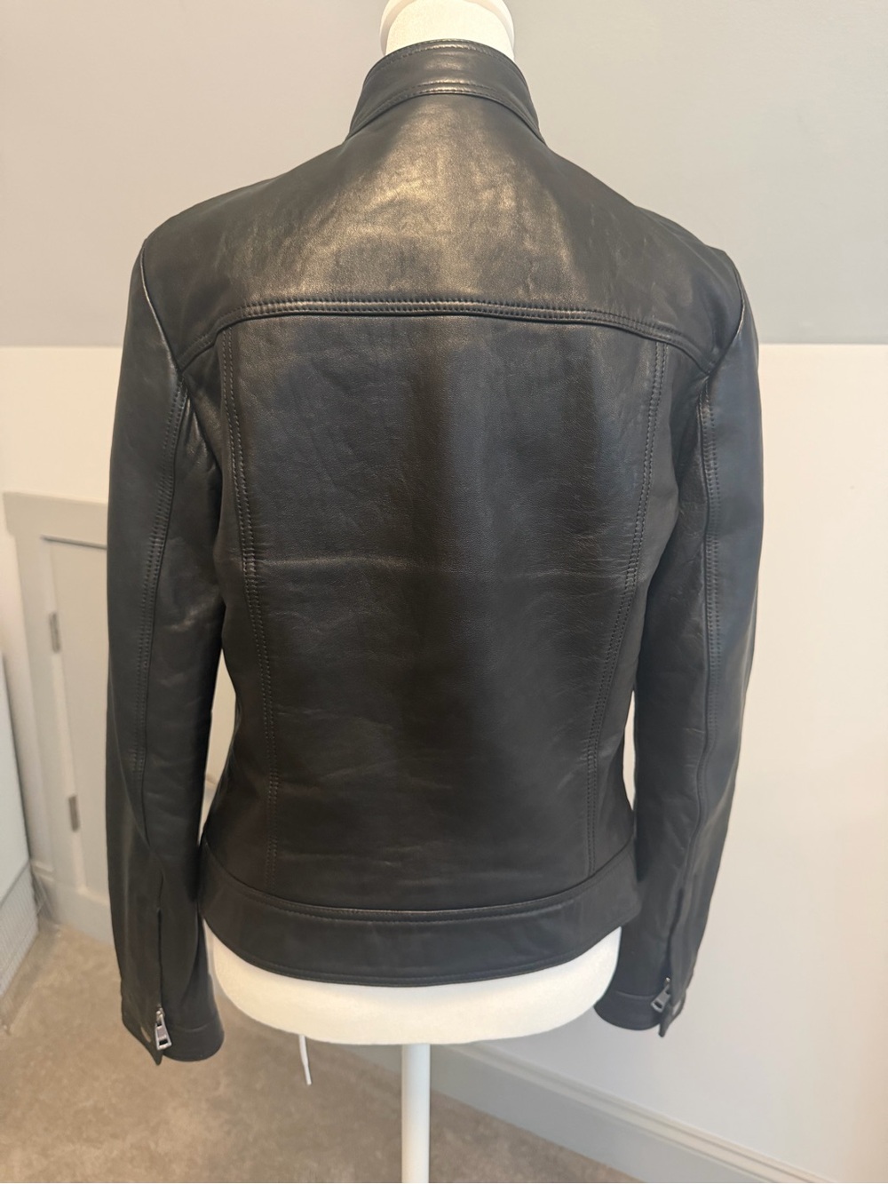 Vintage Gucci Black Leather Moto Biker Jacket Red Silk Lining Snap Collar 38 US2 - Picture 6 of 15
